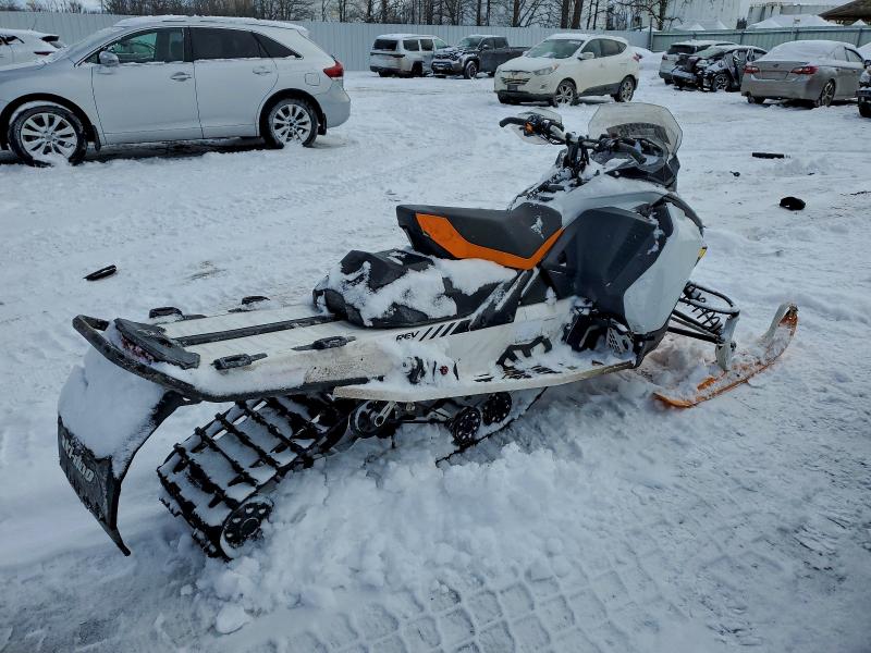 SKI-DOO SNOWMOBILE 2017