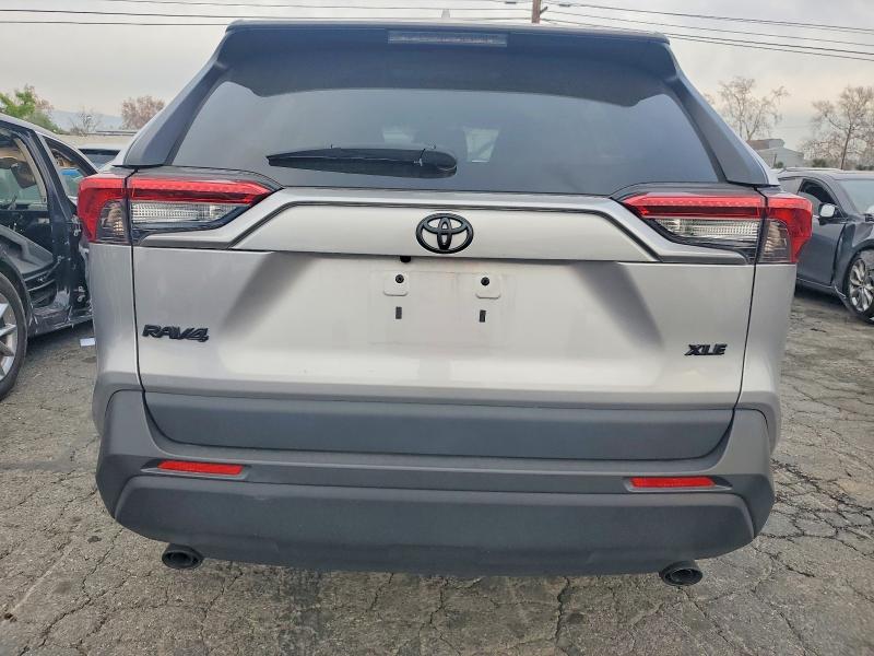 Фото 6 - TOYOTA RAV4