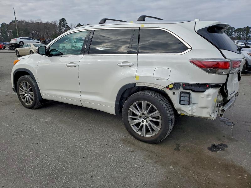 Фото 2 - TOYOTA HIGHLANDER