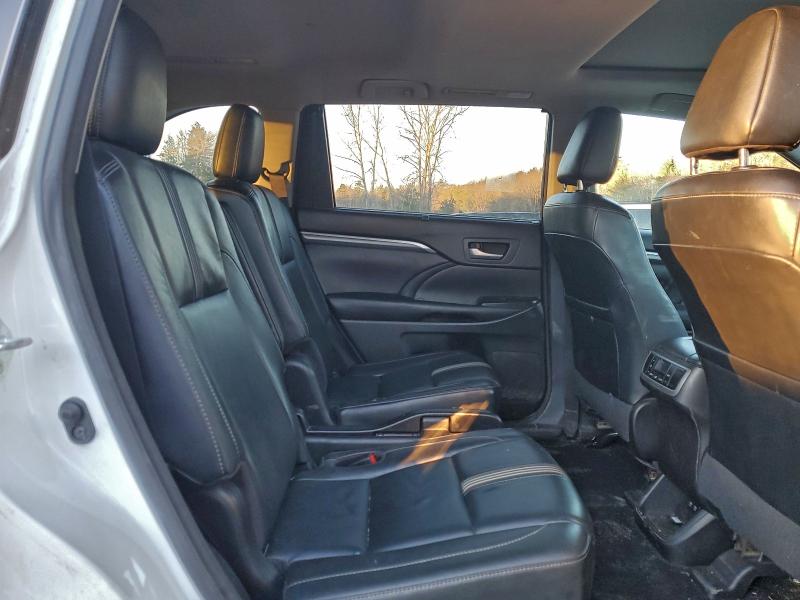 Фото 11 - TOYOTA HIGHLANDER