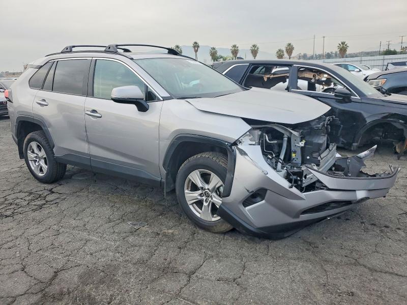 Фото 4 - TOYOTA RAV4