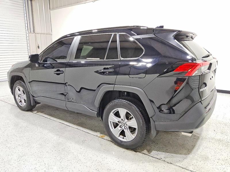 Фото 2 - TOYOTA RAV4