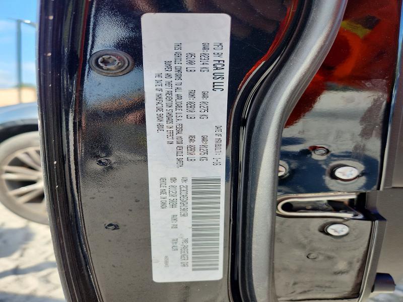 Фото 12 - CHRYSLER 300