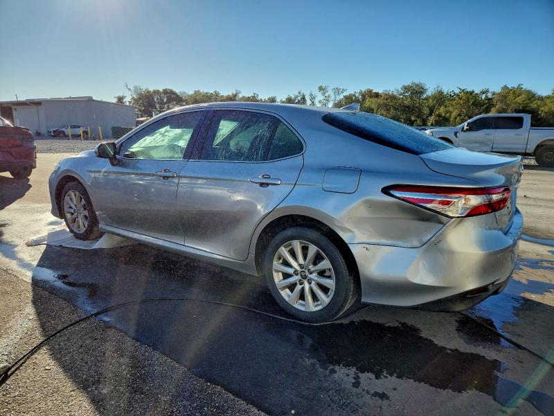 Фото 2 - TOYOTA CAMRY