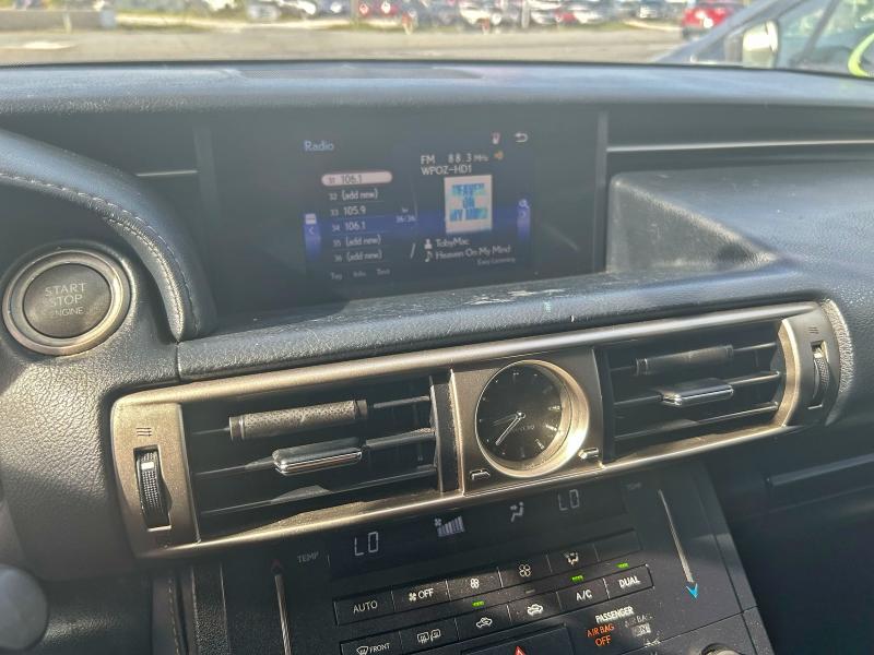 Фото 11 - LEXUS IS