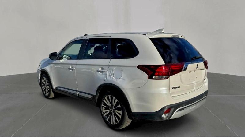Фото 3 - MITSUBISHI OUTLANDER