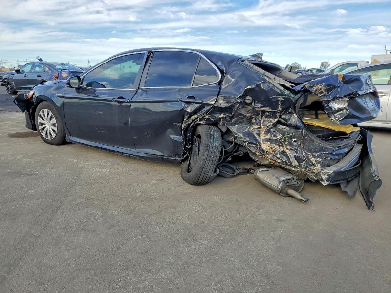 Фото 2 - TOYOTA CAMRY