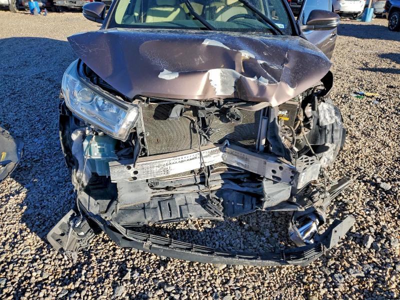 Фото 12 - TOYOTA HIGHLANDER