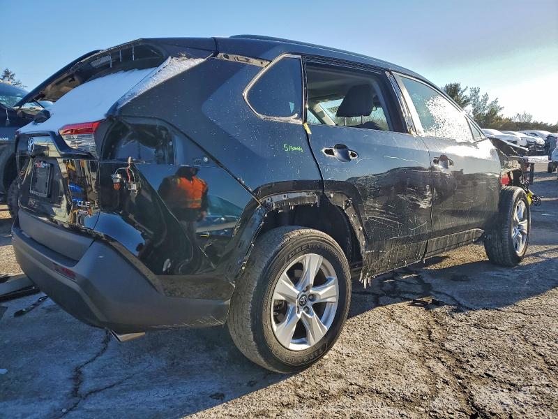 Фото 3 - TOYOTA RAV4