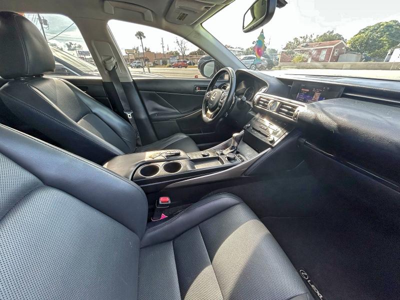 Фото 5 - LEXUS IS