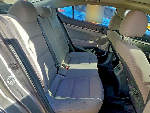 Фото 10 - HYUNDAI ELANTRA