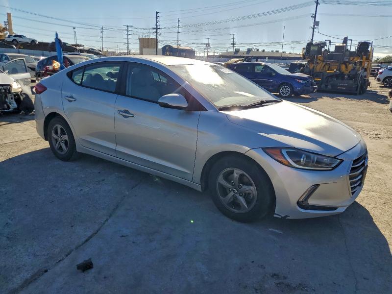 Фото 4 - HYUNDAI ELANTRA