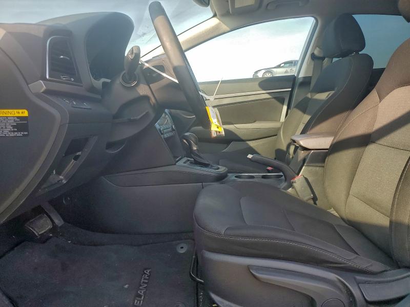 Фото 7 - HYUNDAI ELANTRA