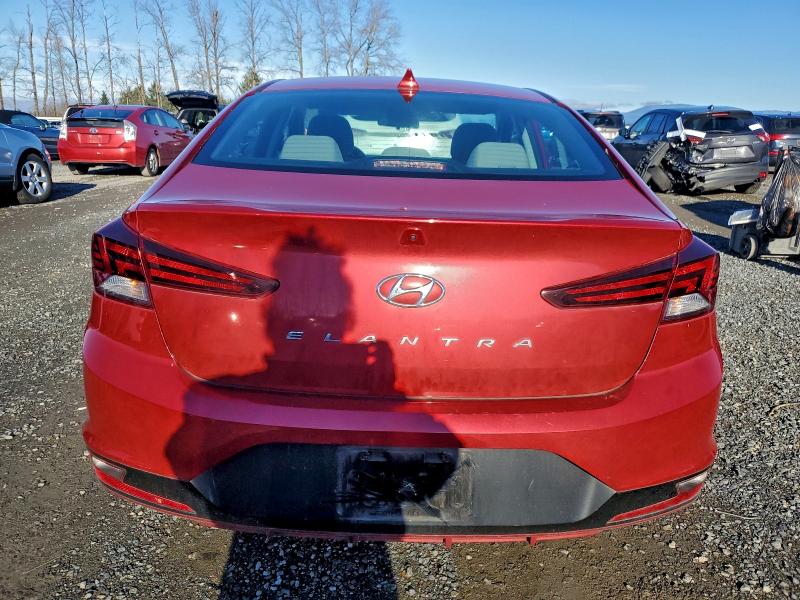 Фото 6 - HYUNDAI ELANTRA