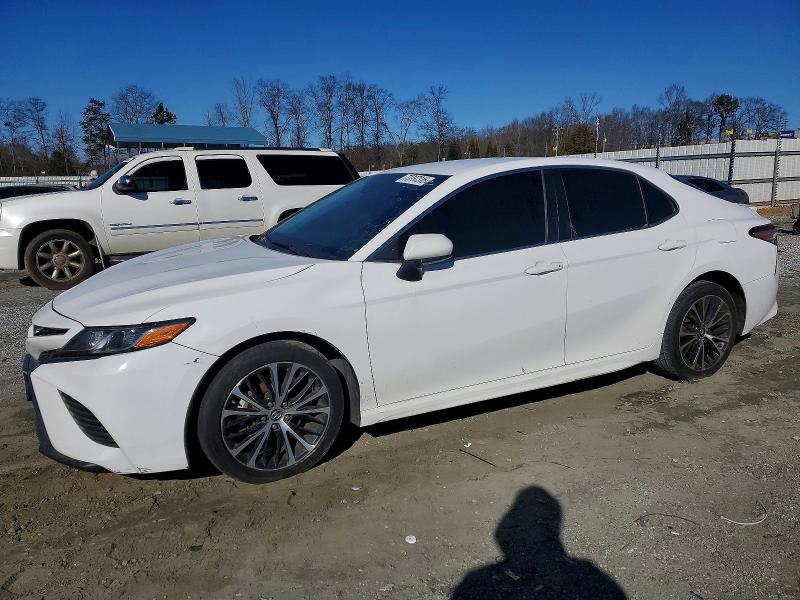 Фото 1 - TOYOTA CAMRY