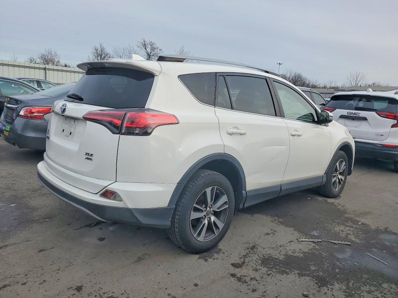 Фото 3 - TOYOTA RAV4