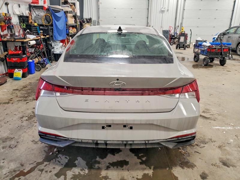 Фото 6 - HYUNDAI ELANTRA