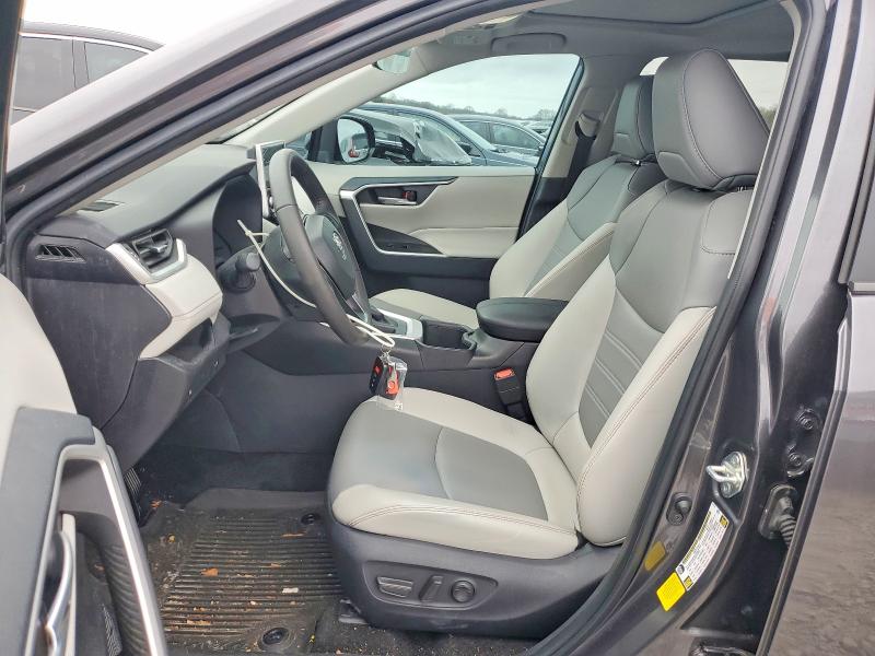 Фото 7 - TOYOTA RAV4