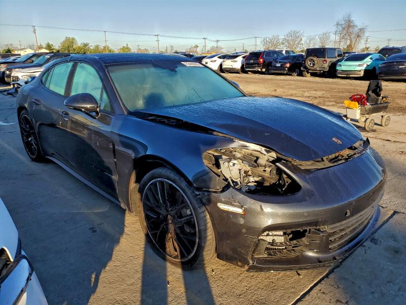 Фото 4 - PORSCHE PANAMERA