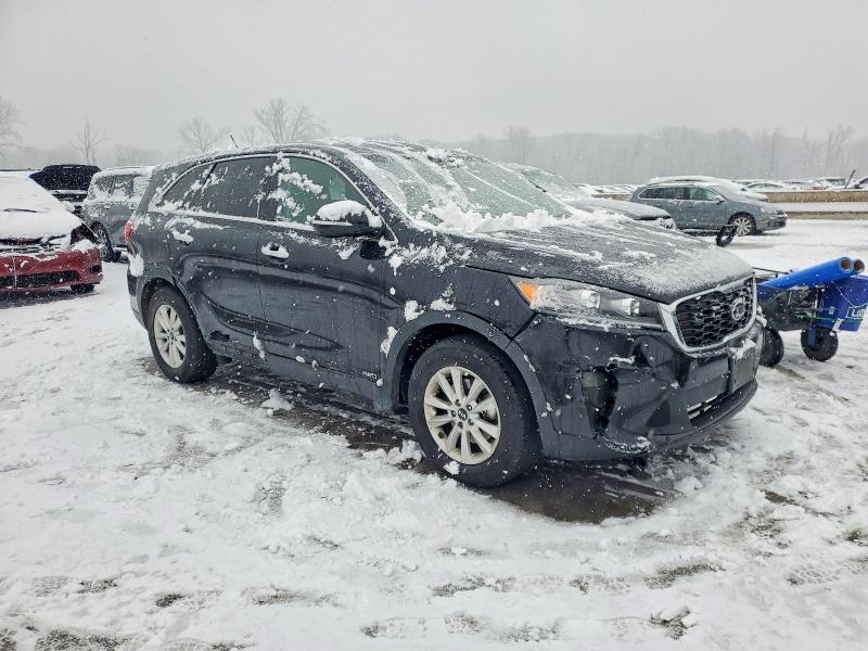 Фото 4 - KIA SORENTO