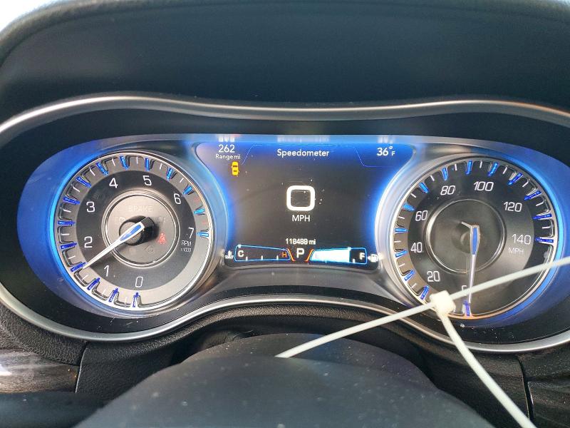 Фото 9 - CHRYSLER 300