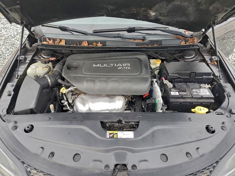 Фото 11 - CHRYSLER 200