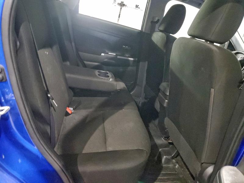 Фото 10 - MITSUBISHI OUTLANDER