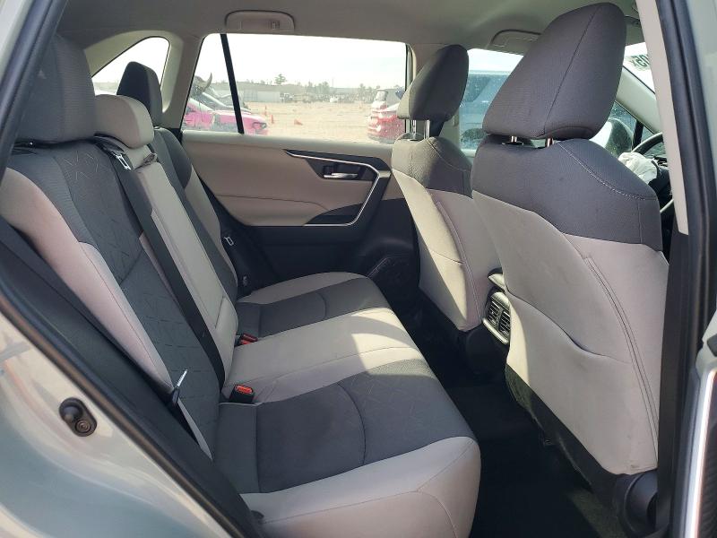 Фото 10 - TOYOTA RAV4