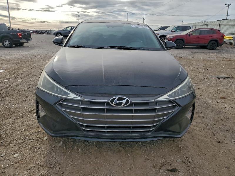 Фото 5 - HYUNDAI ELANTRA