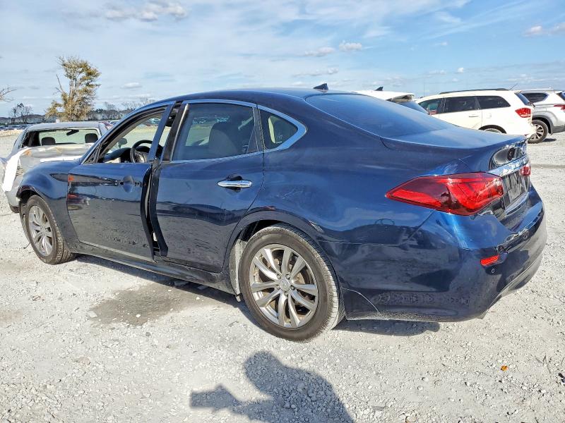 Фото 2 - INFINITI Q70