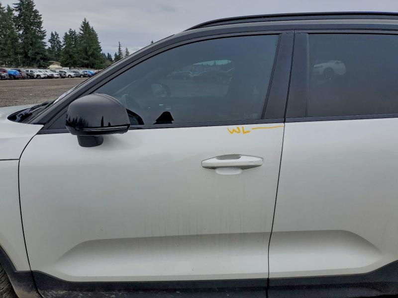 Фото 13 - VOLVO XC40