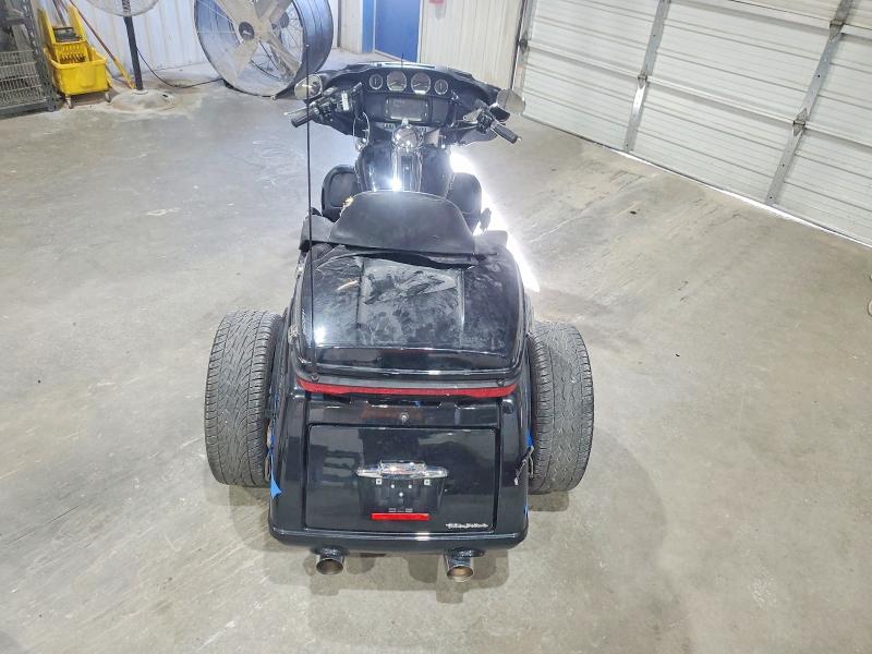 HARLEY-DAVIDSON FL 2018