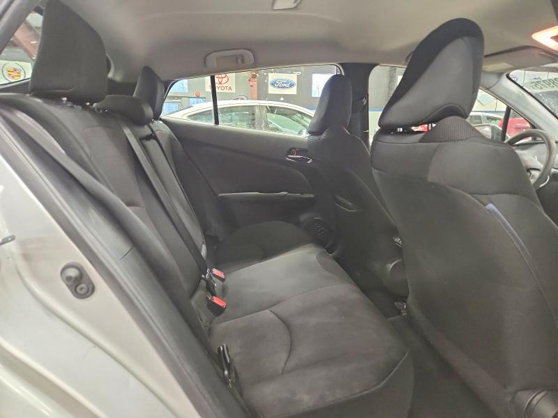 Фото 10 - TOYOTA PRIUS