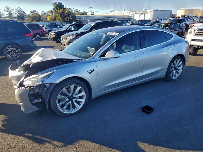 Фото 1 - TESLA MODEL 3