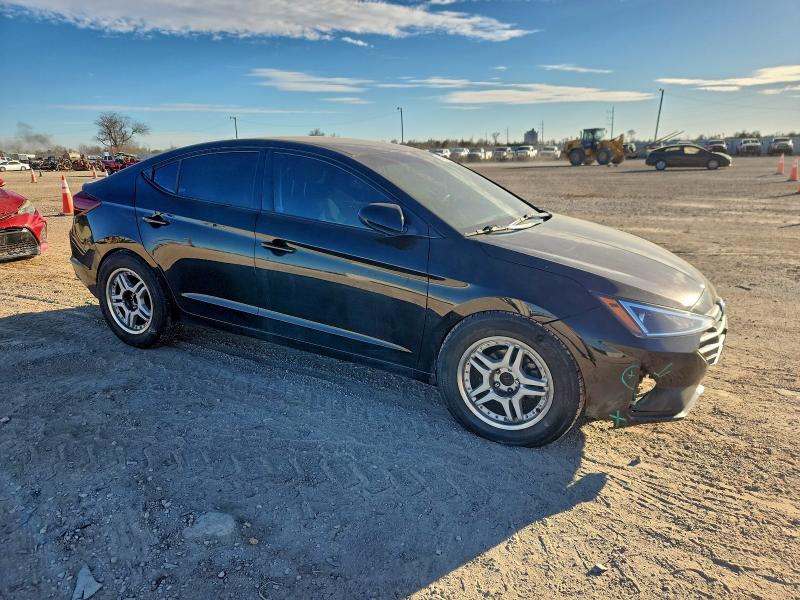 Фото 4 - HYUNDAI ELANTRA