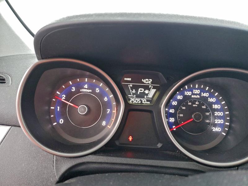 Фото 9 - HYUNDAI ELANTRA