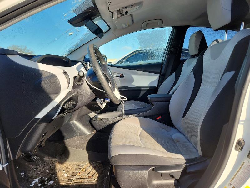 Фото 7 - TOYOTA PRIUS