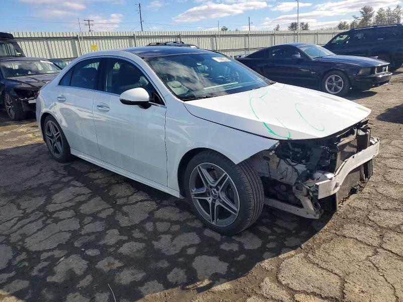 Фото 4 - MERCEDES-BENZ A-CLASS