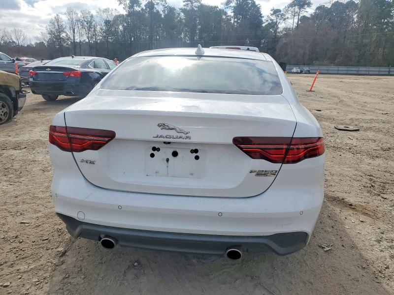 Фото 6 - JAGUAR XE