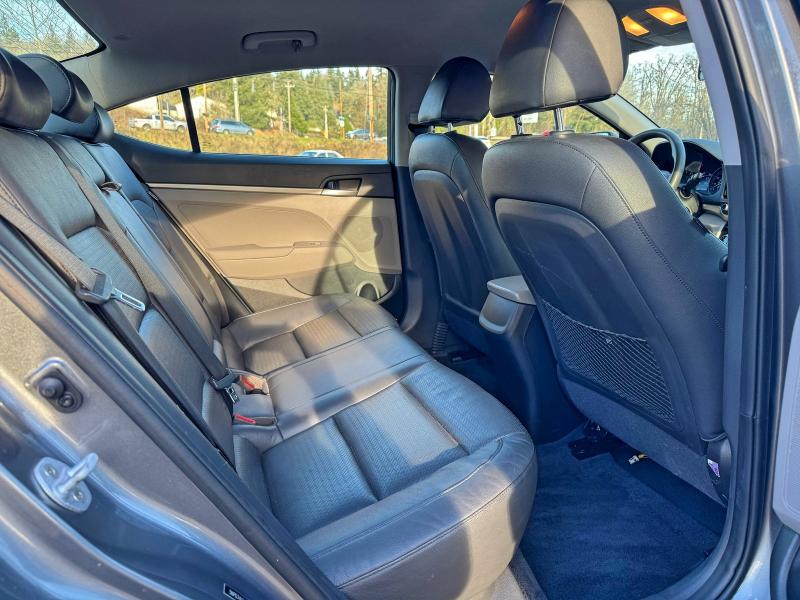 Фото 6 - HYUNDAI ELANTRA