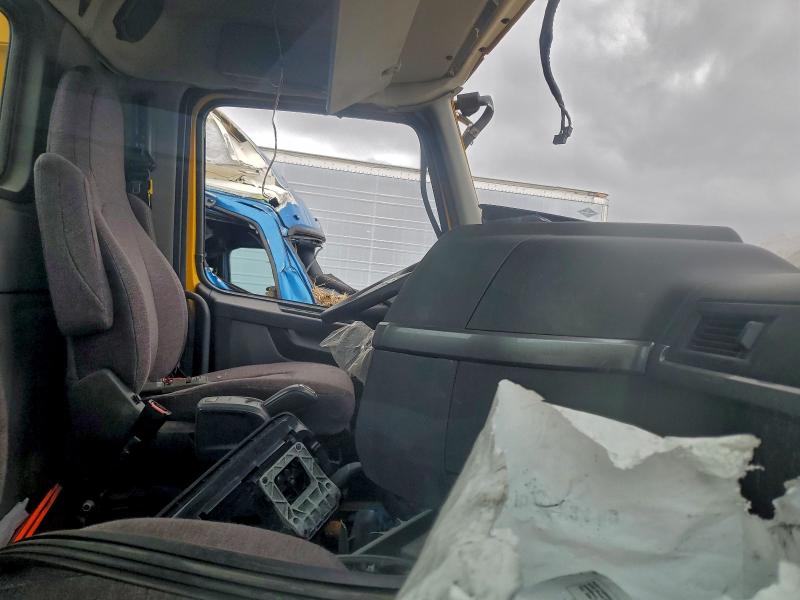 Фото 5 - VOLVO VN