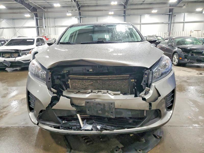 Фото 5 - KIA SORENTO