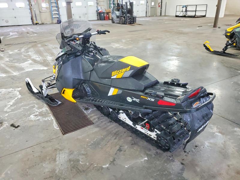 Фото 3 - SKI-DOO SNOWMOBILE