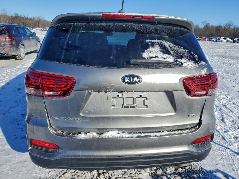 Фото 6 - KIA SORENTO