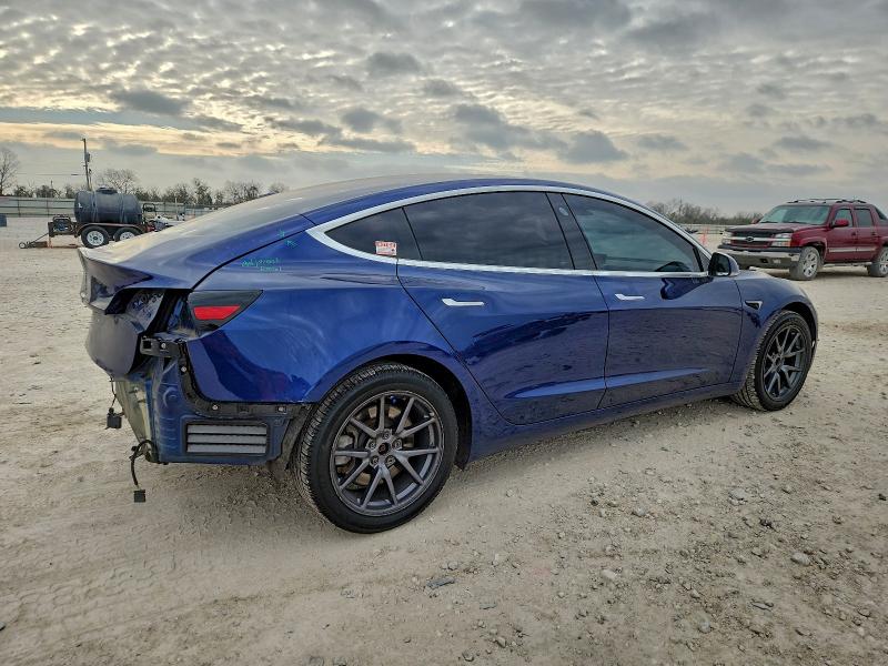 Фото 3 - TESLA MODEL 3