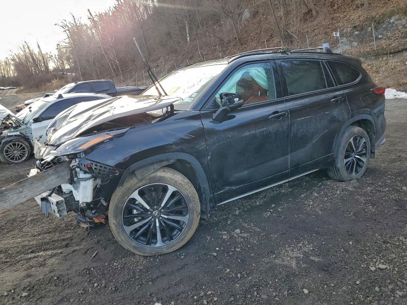 Фото 1 - TOYOTA HIGHLANDER