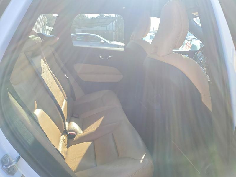 Фото 11 - VOLVO XC60