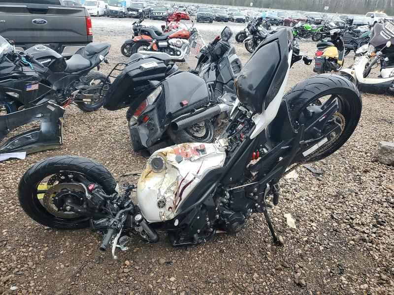 YAMAHA FZ600-800 2009