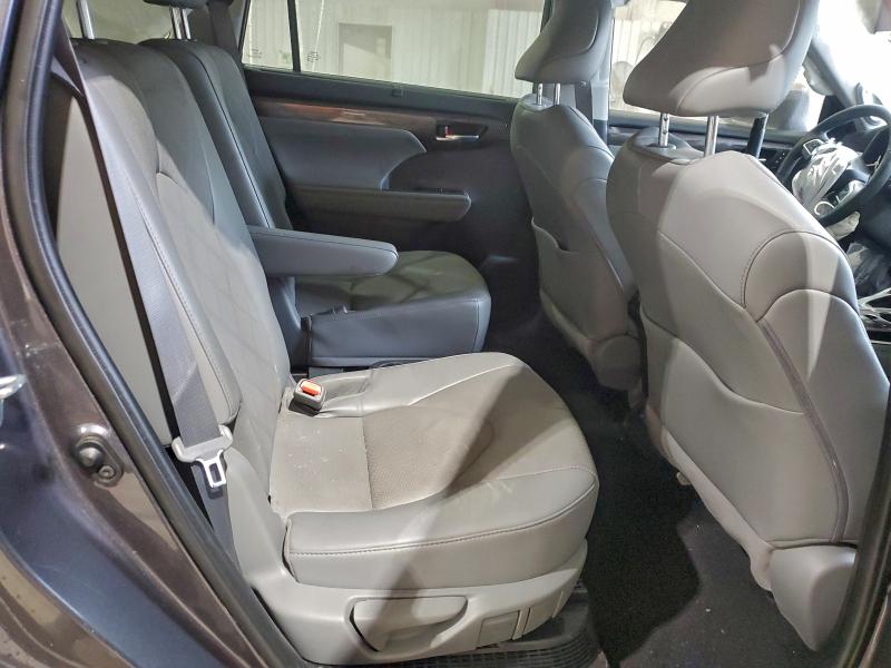 Фото 10 - TOYOTA HIGHLANDER