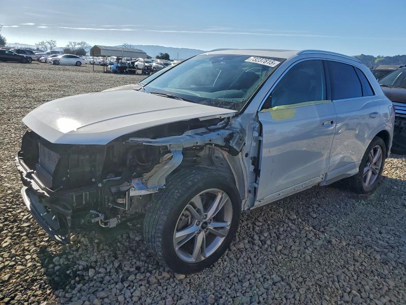 Фото 1 - AUDI Q3